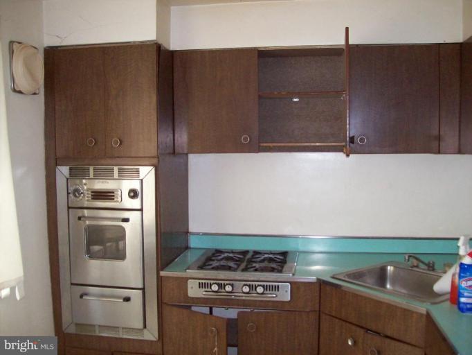 4203 Crest Heights Road Baltimore, MD 21215 - Photo 4 of 12 Kitchen