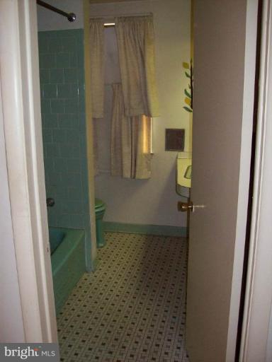 4203 Crest Heights Road Baltimore, MD 21215 - Photo 10 of 12 Bath #1