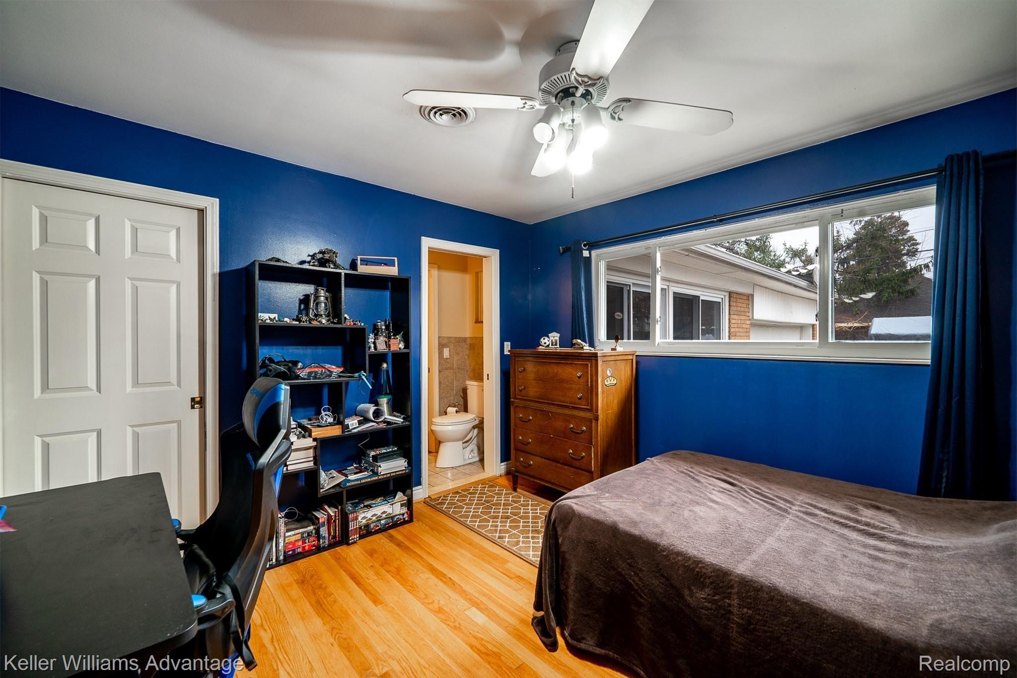 945 Barrington Road Grosse Pointe, MI 48230 - Photo 23 of 41 BarringtonRd_945_Bed A2.jpg