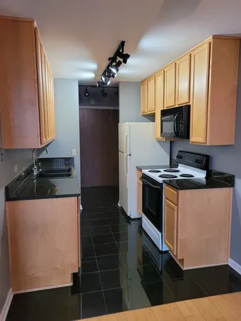 $1,650 | 6000 Oakwood Drive, Unit 6H, Lisle, IL 60532
