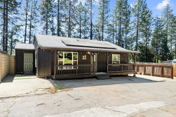 a view of a house with backyard and sitting area