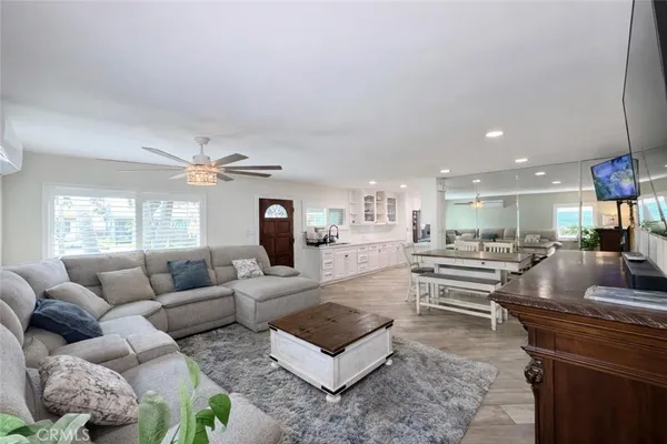 $899,999 | 161 West Harcourt Street, Long Beach, CA 90805