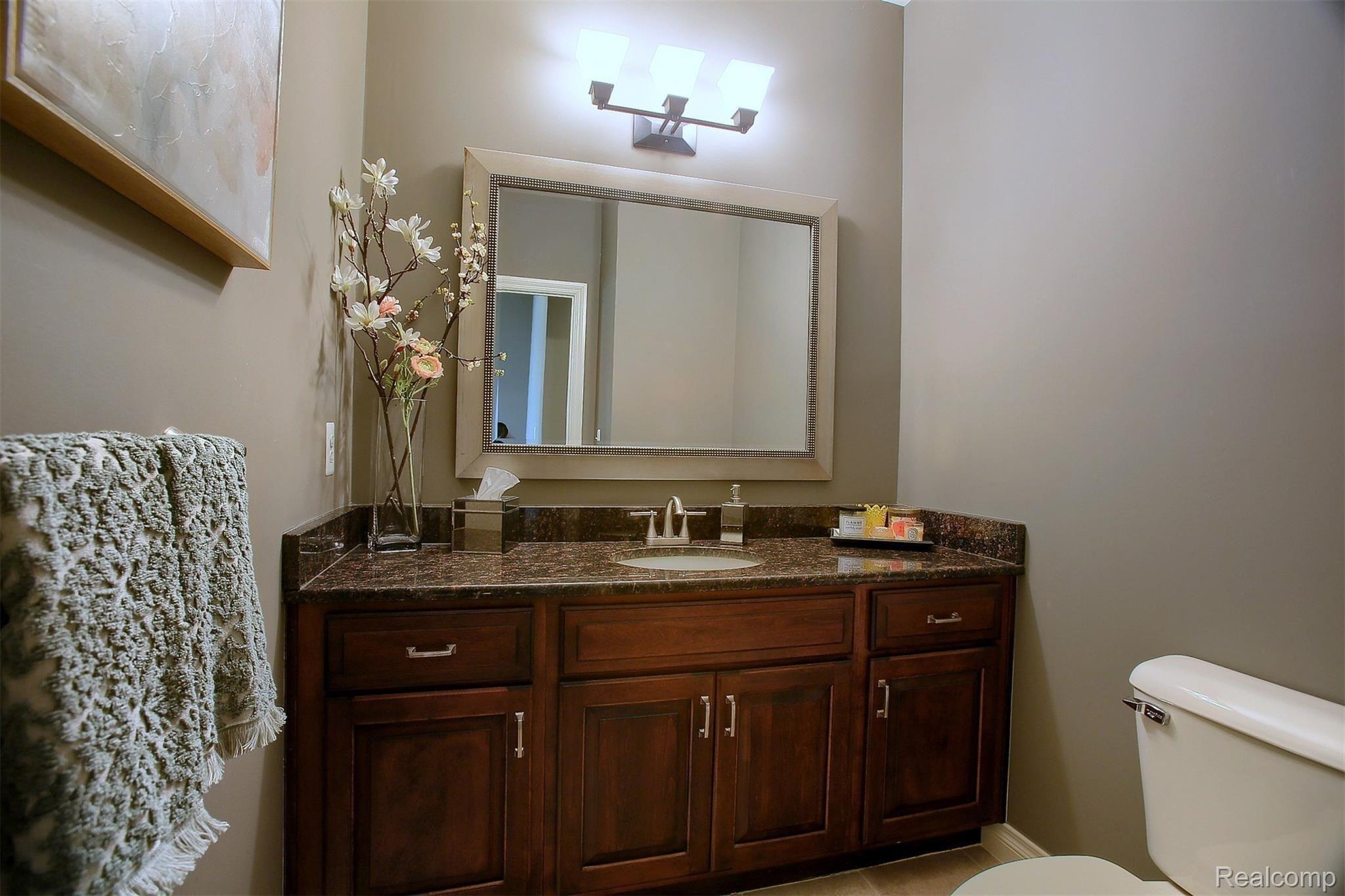16345 Moore Park Road Macomb, MI 48044 - Photo 18 of 39 18-Half-Bath.jpg