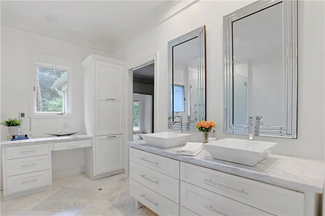 $810,000 | 12502 Delmar Street, Leawood, KS 66209