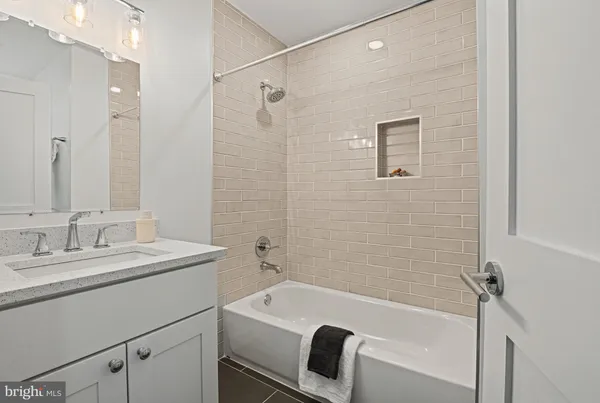 $835,000 | 1413 Bayshire Lane, Herndon, VA 20170