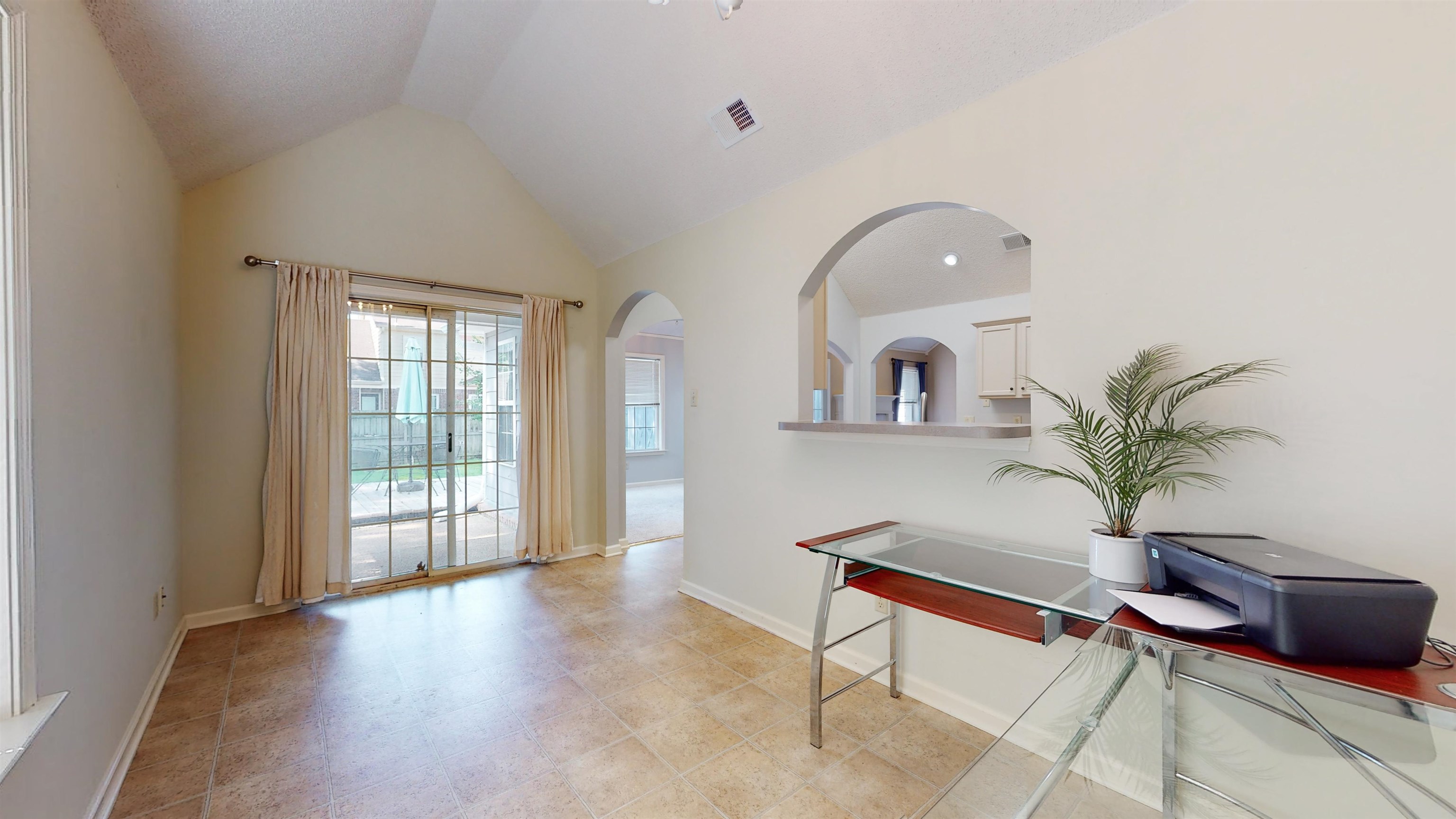 195 Cross Point Drive Collierville, TN 38017 - Photo 11 of 40 a living room with furniture and a potted plant