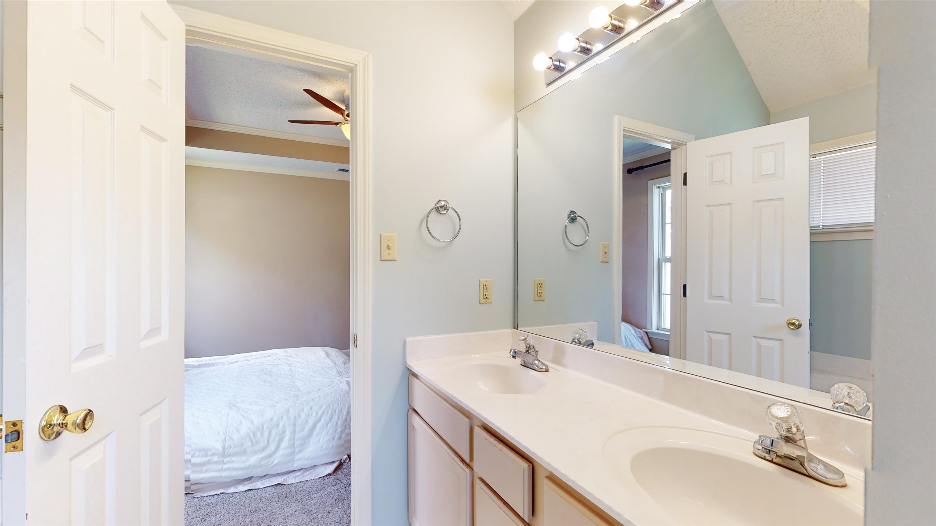 195 Cross Point Drive Collierville, TN 38017 - Photo 22 of 40 a bathroom with a sink and a mirror