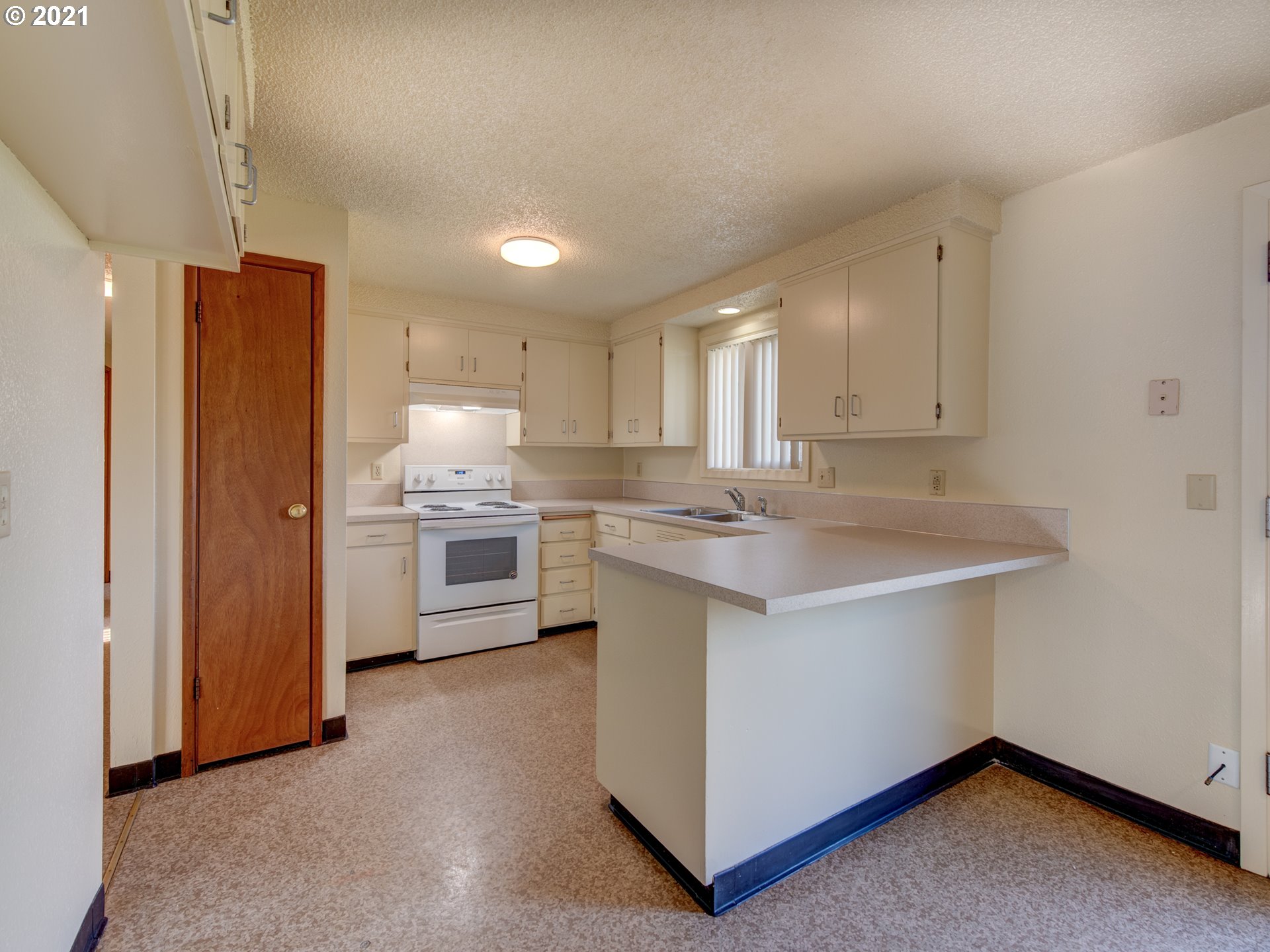 2546 Centennial Boulevard Springfield, OR 97477 - Photo 8 of 17 Gallery Image 8