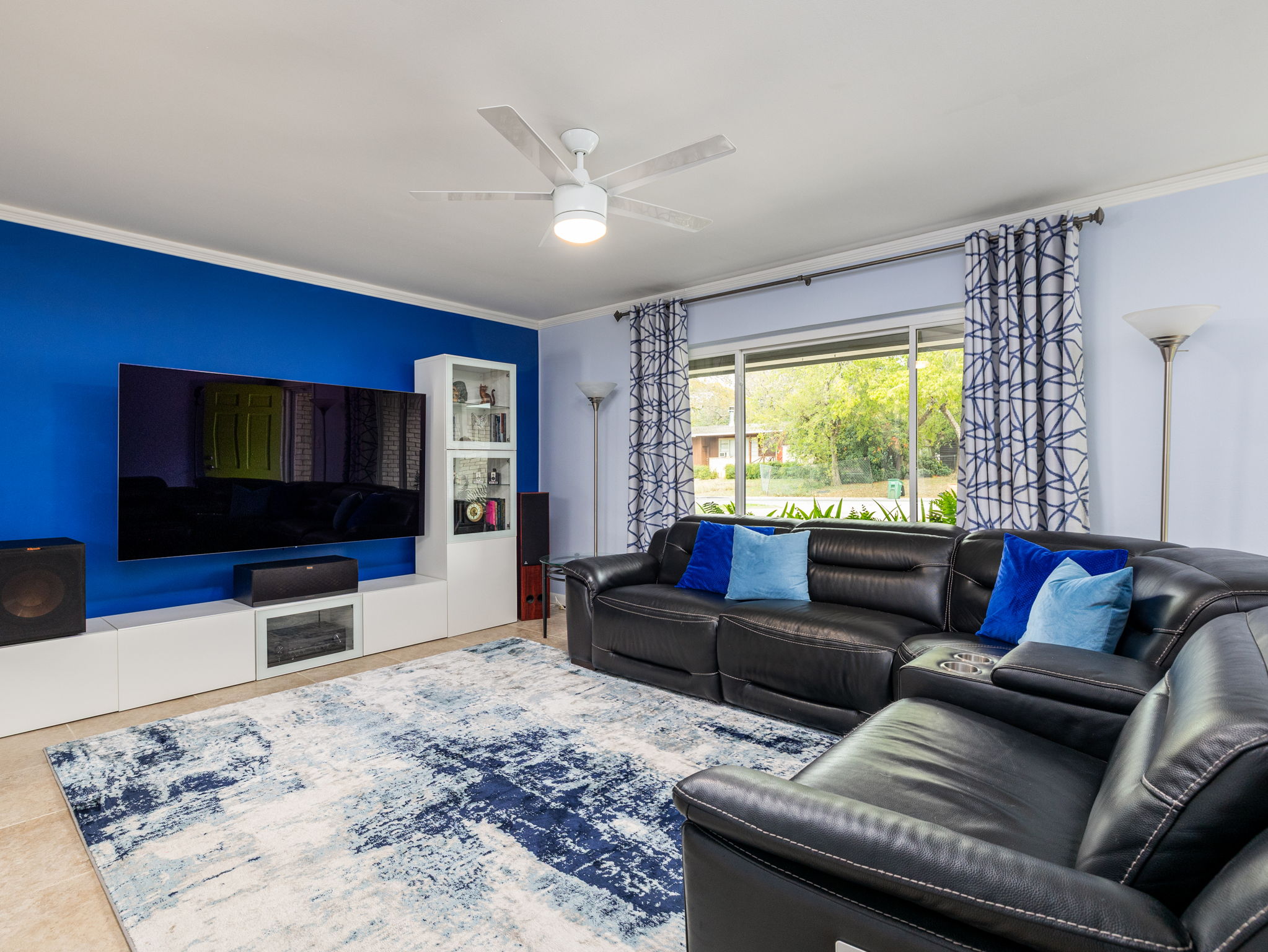 4710 Frontier Trail Austin, TX 78745 - Photo 3 of 32 a living room with furniture and a flat screen tv