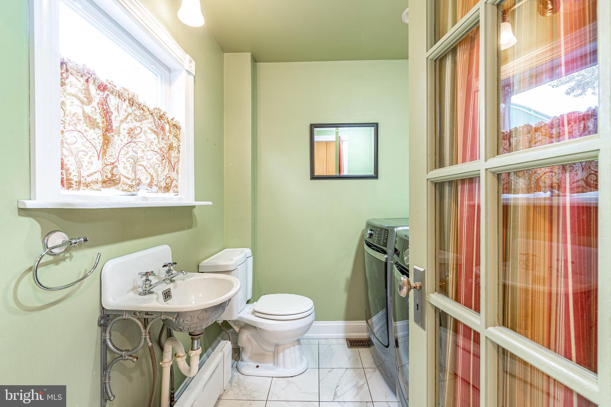 125 Grandview Road Ardmore, PA 19003 - Photo 17 of 39 Main Level - Half Bath/Laundry Room