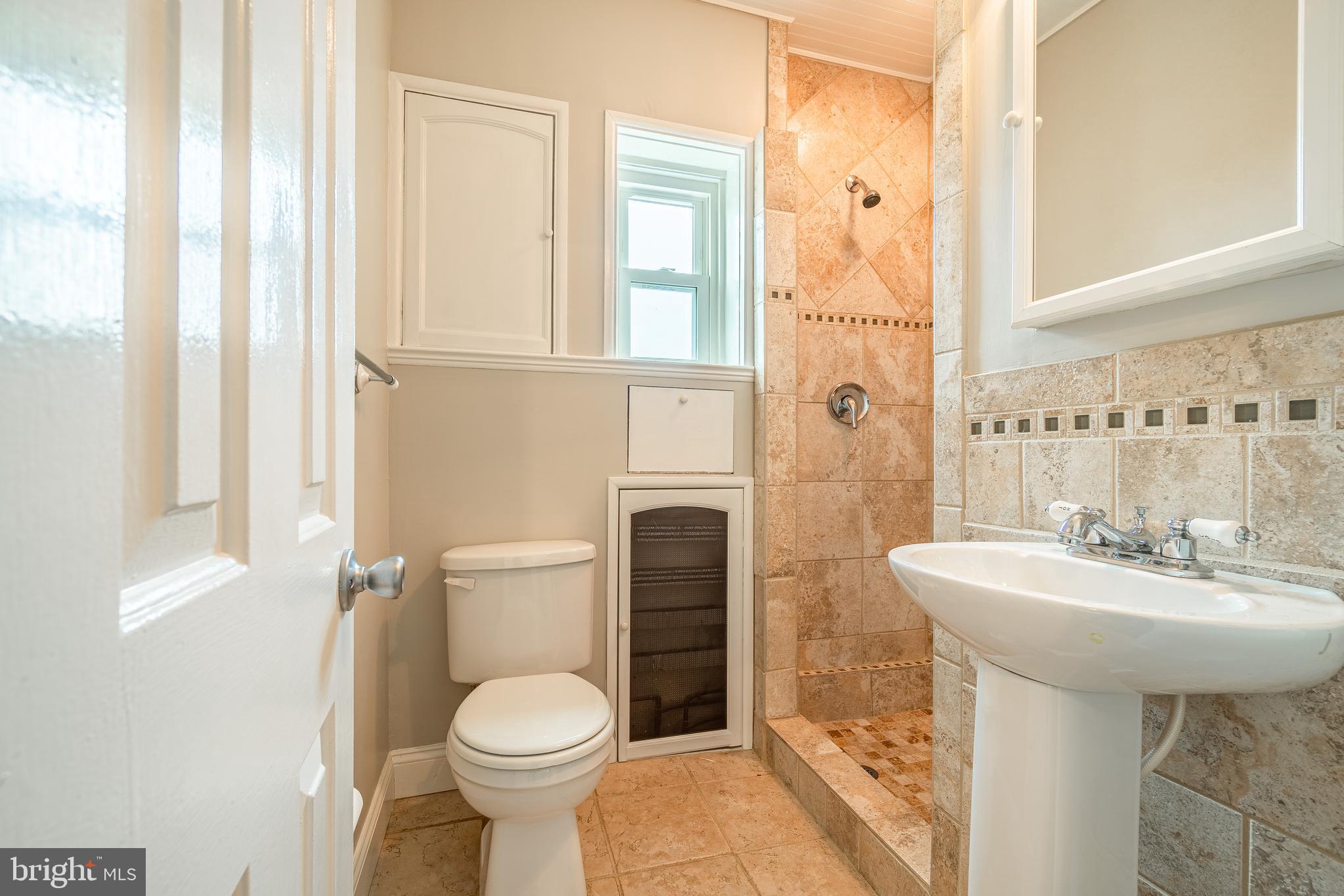 125 Grandview Road Ardmore, PA 19003 - Photo 31 of 39 Upper Level 2 - Full Bathroom