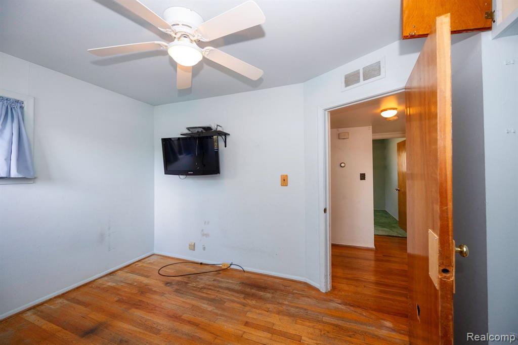 13079 Edison Street Southgate, MI 48195 - Photo 27 of 39 Gallery Image 27