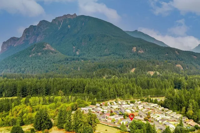 a view of a garden with a building in the background