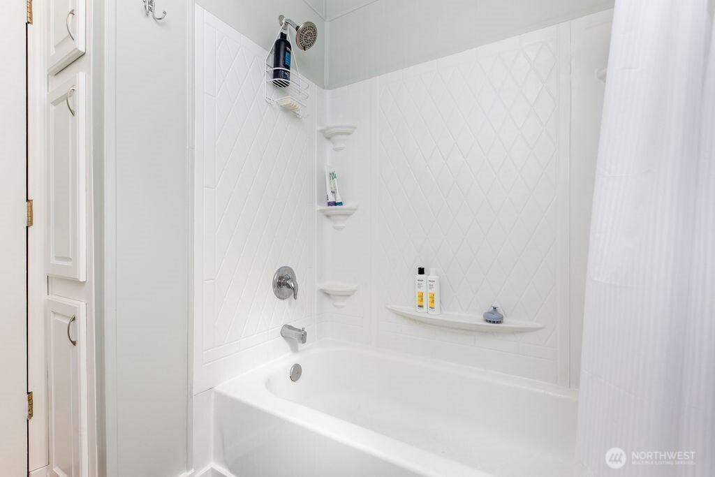 43010 Southeast North Bend Way, Unit 53 North Bend, WA 98045 - Photo 10 of 19 a bathroom with a bathtub