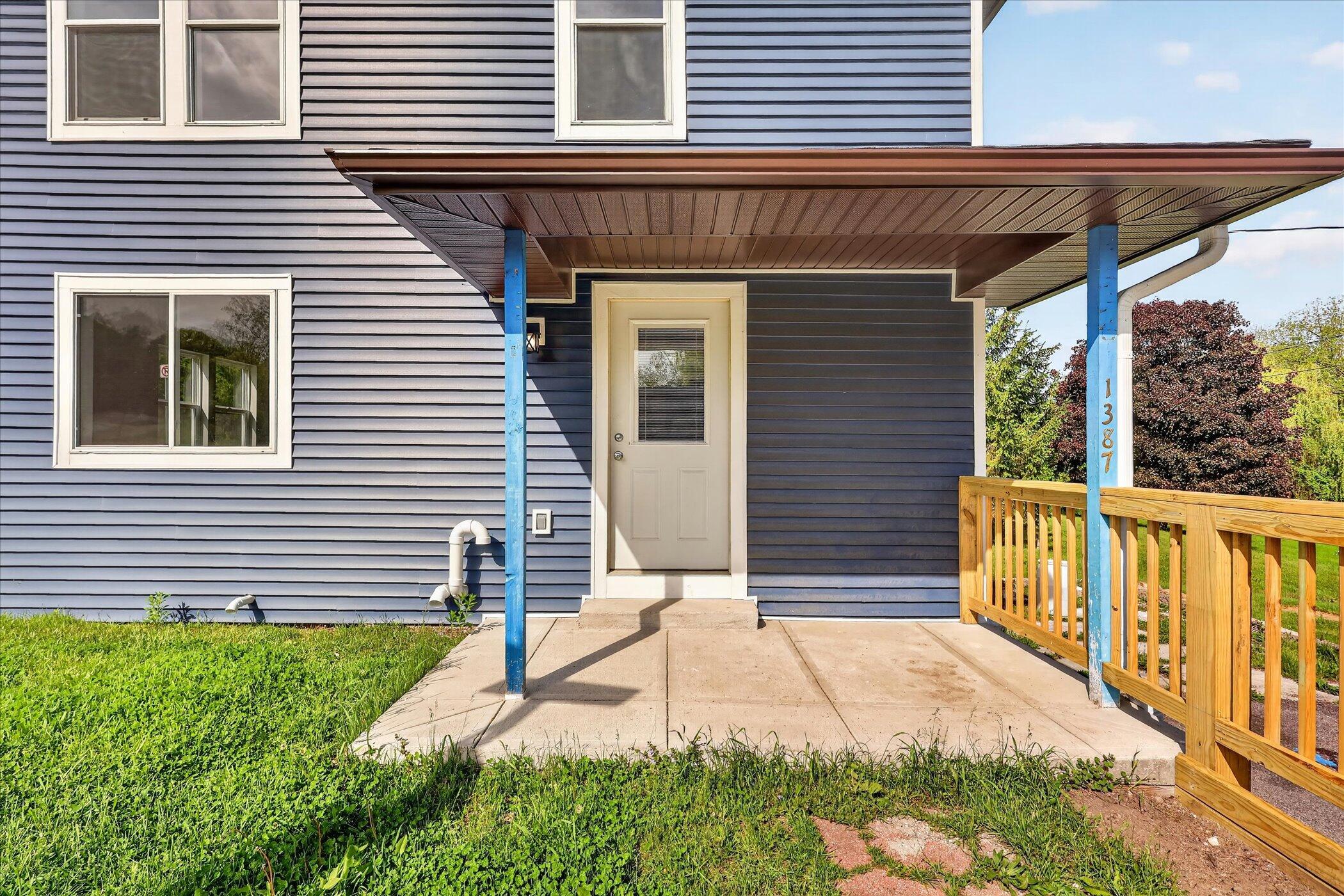 1387 East Riverside Drive Ionia, MI 48846 - Photo 5 of 60 05-1387-E-Riverside-Dr-Ionia-MI-48846-Wi
