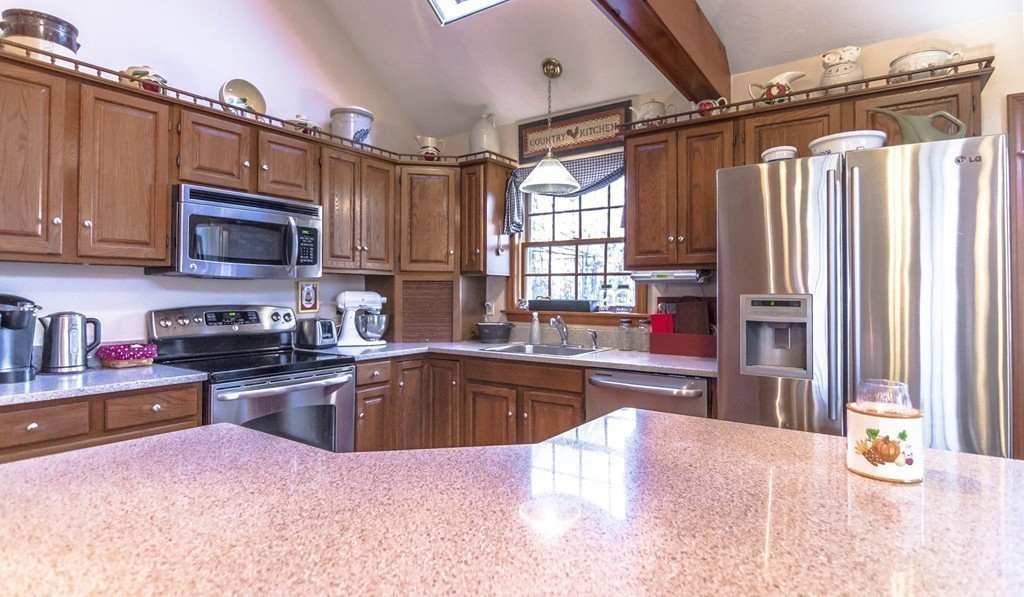 39 Glendale Road Sturbridge, MA 01518 - Photo 7 of 28