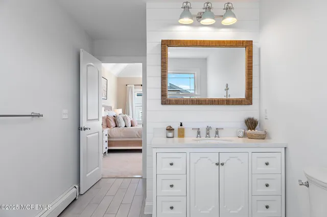a en suite bathroom with a toilet sink and mirror
