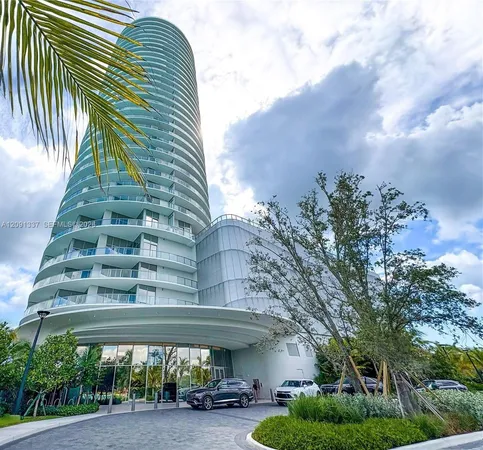 $7,900 | 2411 Laguna Circle, Unit 903, North Miami, FL 33181