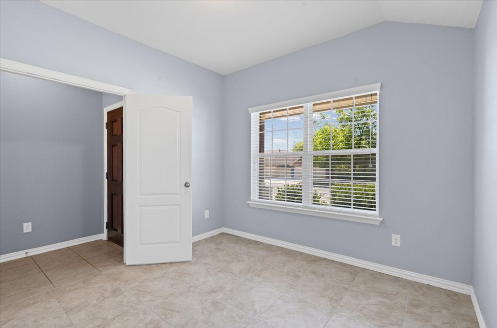 388 Pond View Pass Buda, TX 78610 - Photo 4 of 24