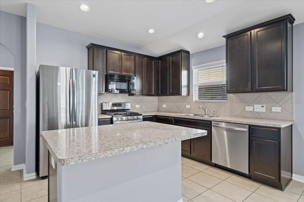 388 Pond View Pass Buda, TX 78610 - Photo 6 of 24