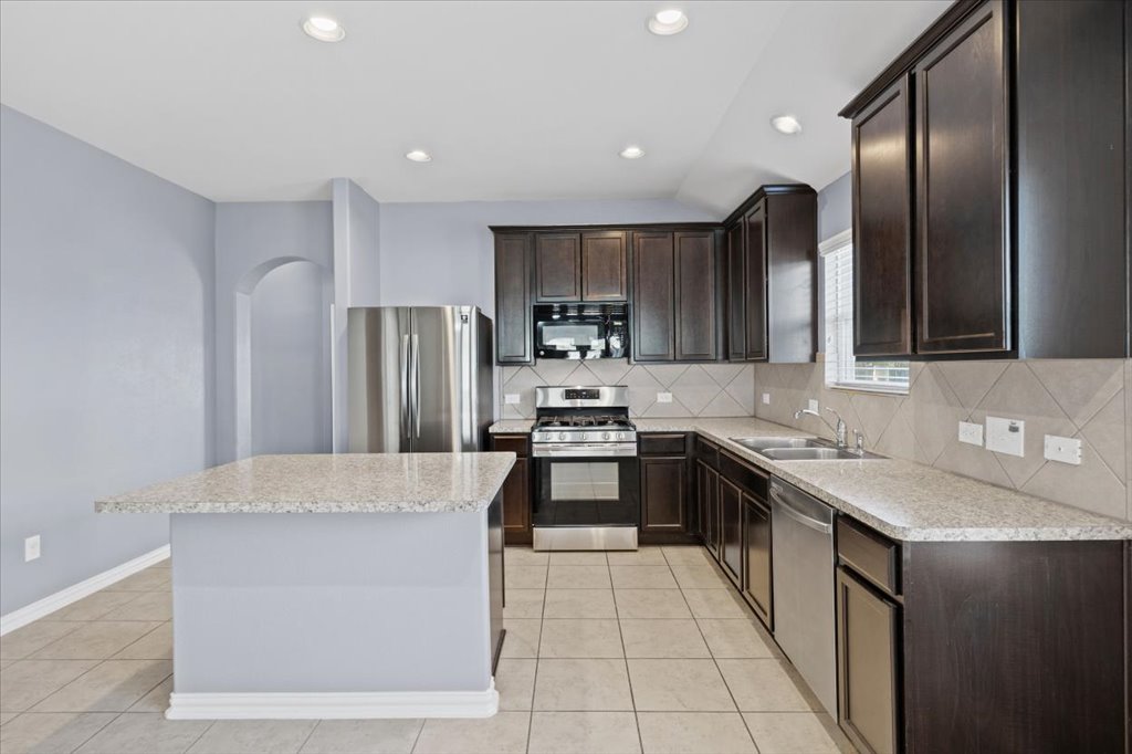 388 Pond View Pass Buda, TX 78610 - Photo 7 of 24