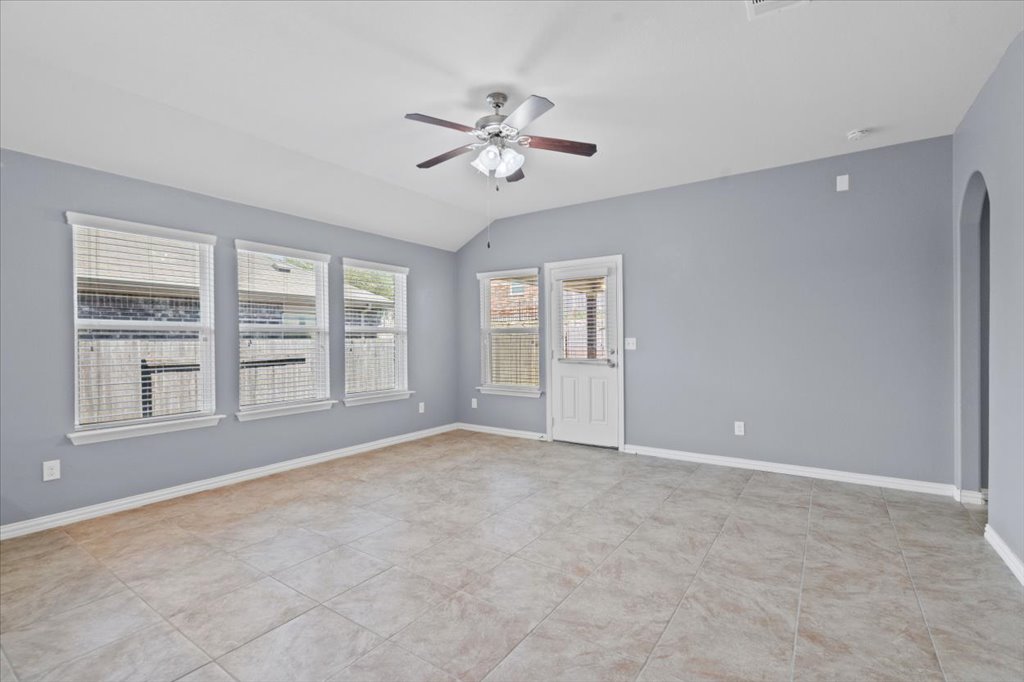 388 Pond View Pass Buda, TX 78610 - Photo 9 of 24