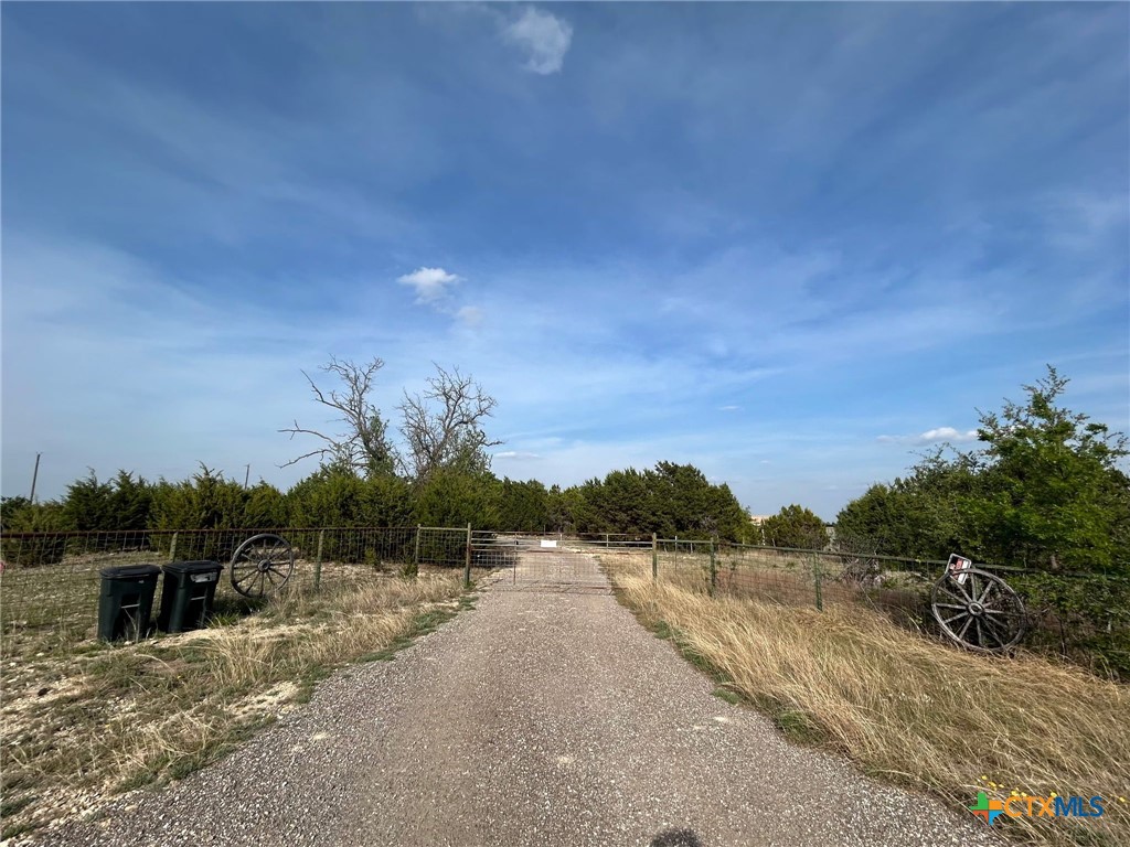 850 Blakely Road Gatesville, TX 76528 - Photo 14 of 32 a view of a terrace with a garden
