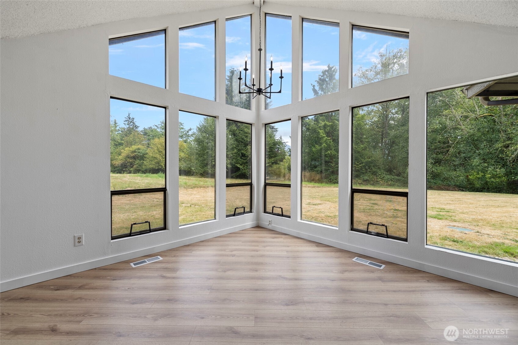 16694 Mountain View Road Mount Vernon, WA 98274 - Photo 13 of 40 Gallery Image 13