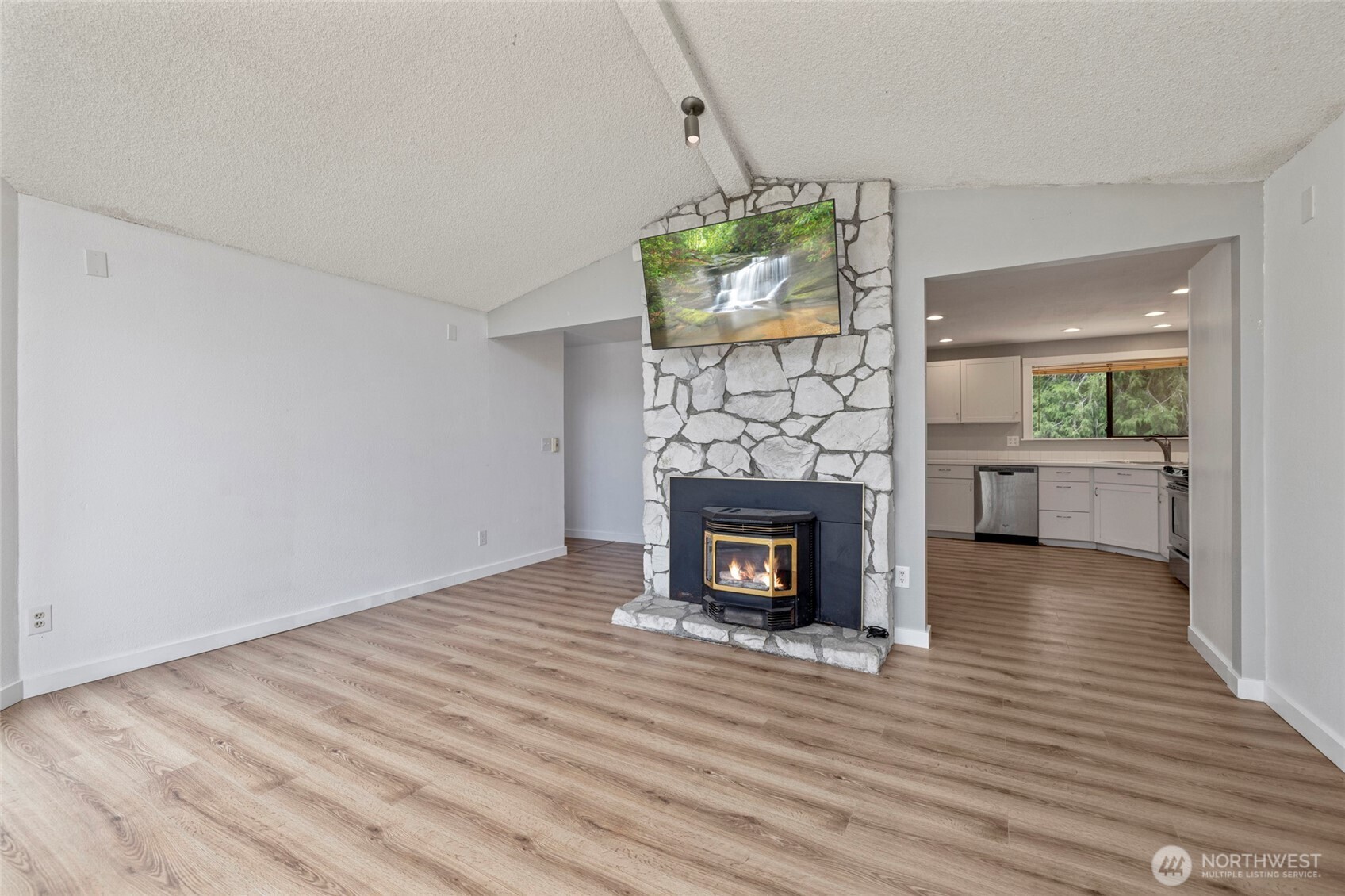 16694 Mountain View Road Mount Vernon, WA 98274 - Photo 15 of 40 Gallery Image 15