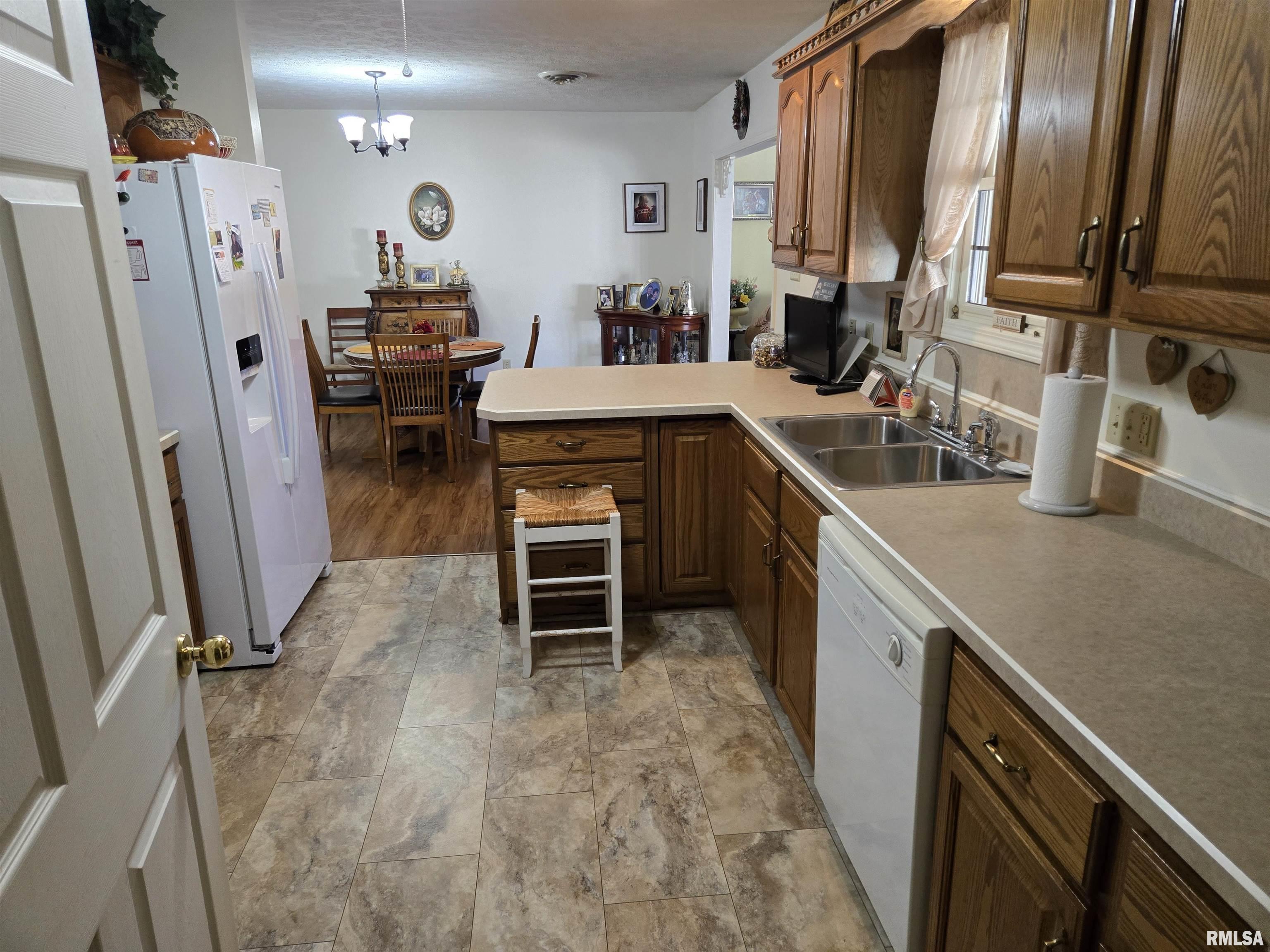 1708 Remington Road Marion, IL 62959 - Photo 11 of 25