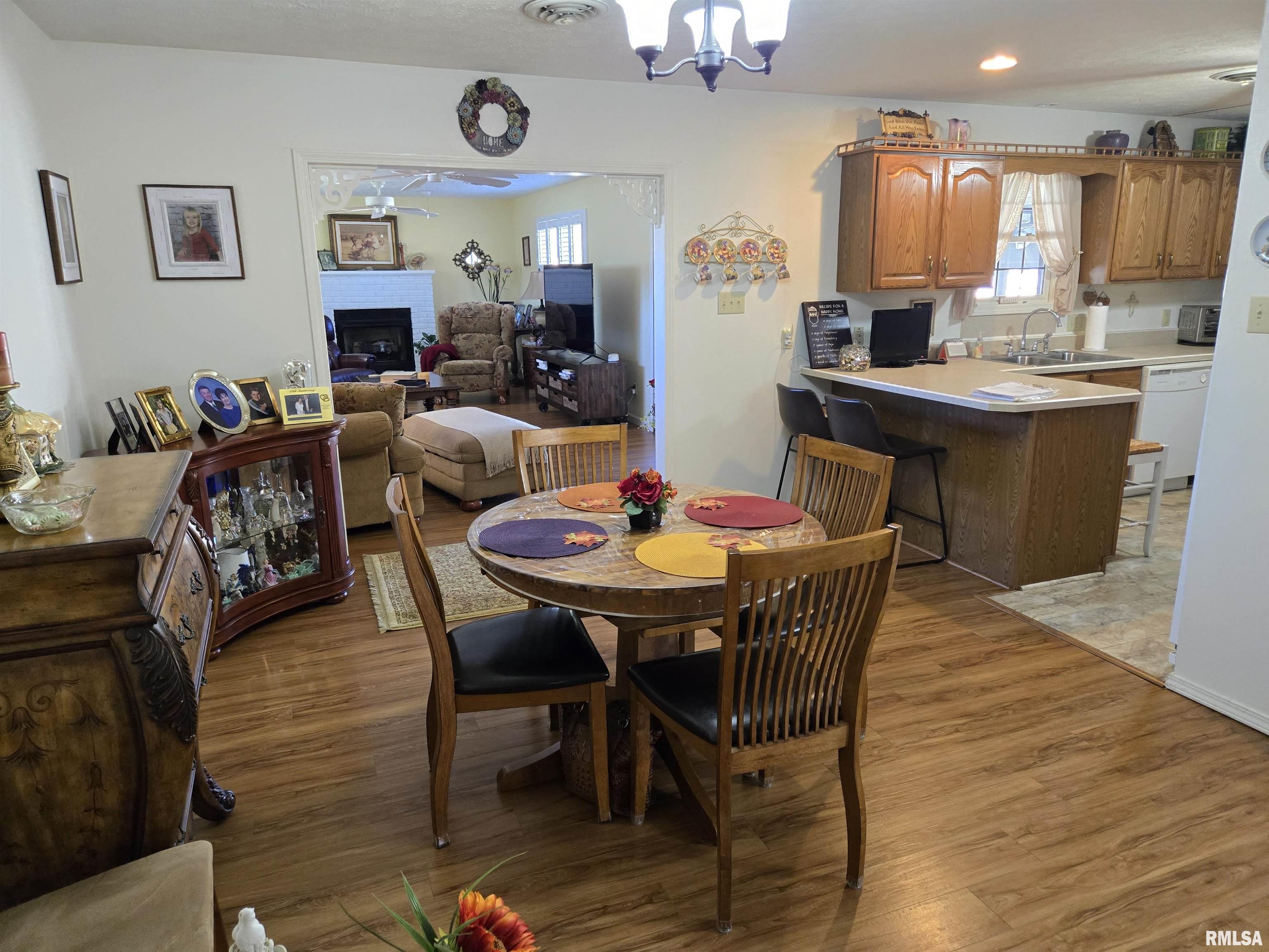 1708 Remington Road Marion, IL 62959 - Photo 5 of 25