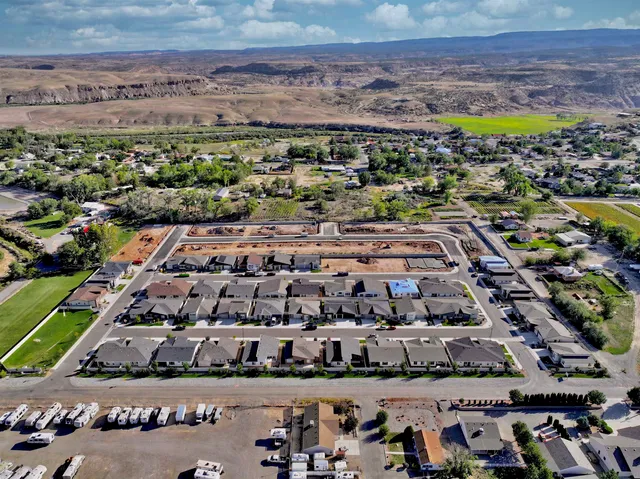 a street sign that is on the wall