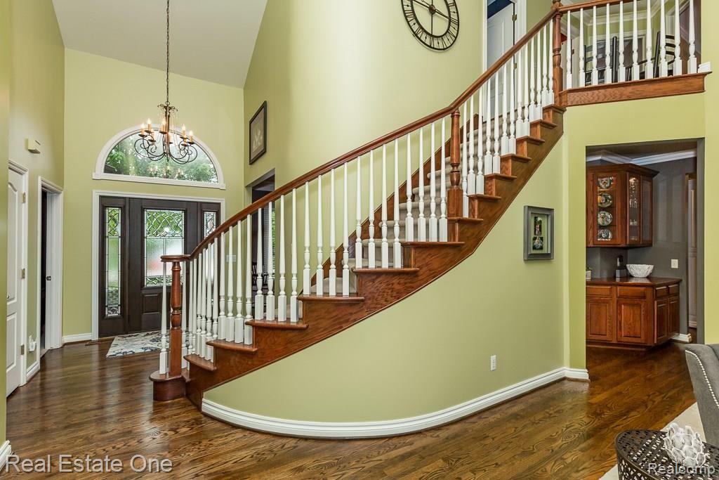 1053 Bloomview Circle Rochester, MI 48307 - Photo 3 of 30