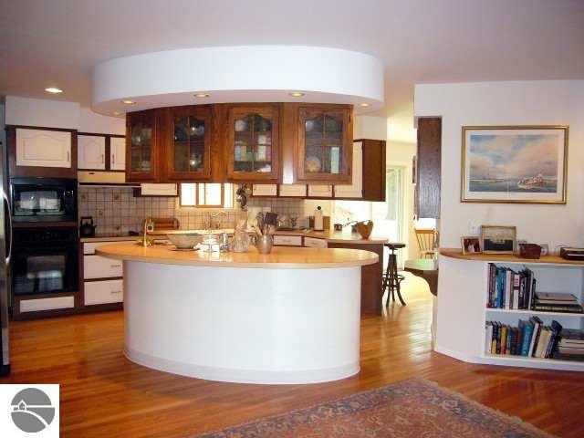 550 Bloomfield Road Traverse City, MI 49686 - Photo 5 of 12 1700750-4.JPG