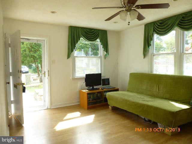 6928 Oak Ridge Road Falls Church, VA 22042 - Photo 5 of 19 Living Room