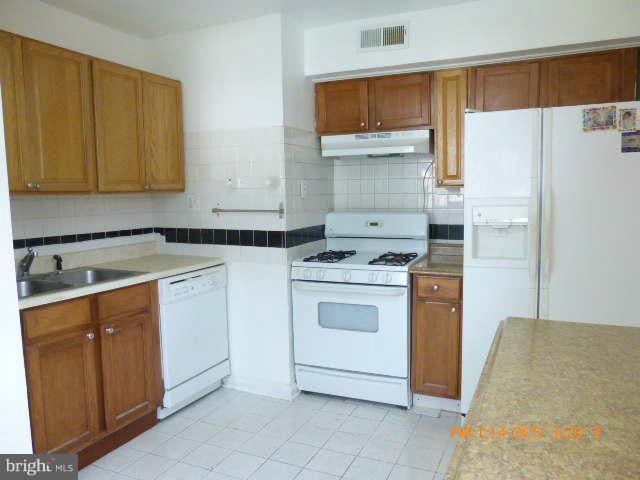 6928 Oak Ridge Road Falls Church, VA 22042 - Photo 6 of 19 Kitchen