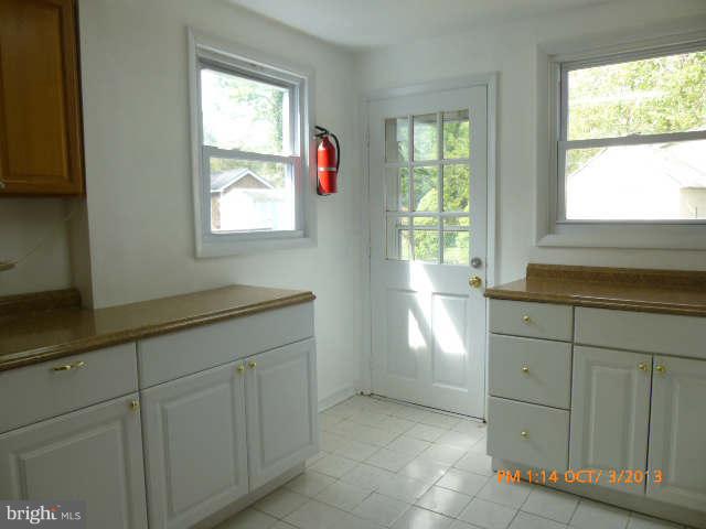 6928 Oak Ridge Road Falls Church, VA 22042 - Photo 8 of 19 Kitchen