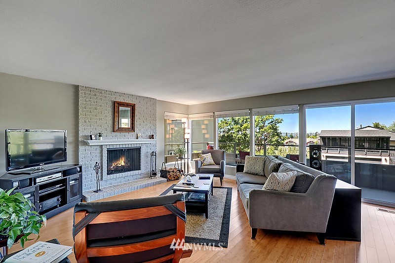 655 Main Street, Unit 101 Edmonds, WA 98020 - Photo 1 of 18