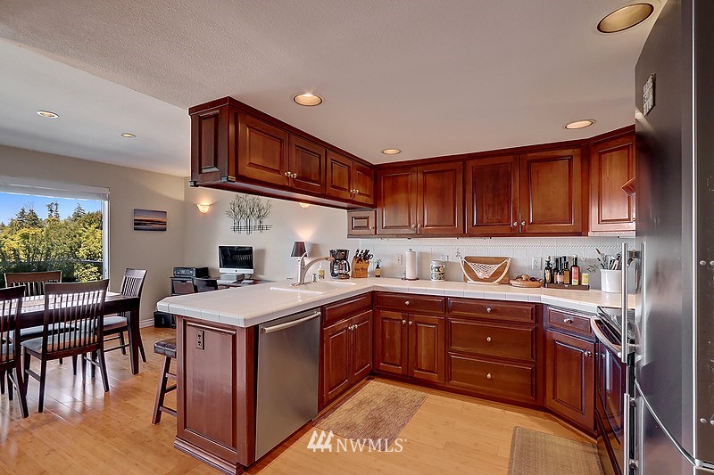655 Main Street, Unit 101 Edmonds, WA 98020 - Photo 2 of 18