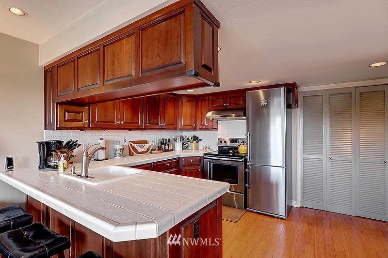 655 Main Street, Unit 101 Edmonds, WA 98020 - Photo 3 of 18