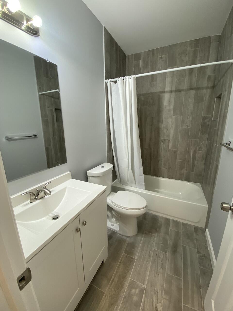 514 Northwest 11th Avenue Boynton Beach, FL 33435 - Photo 14 of 18 a bathroom with a sink a toilet and a bathtub