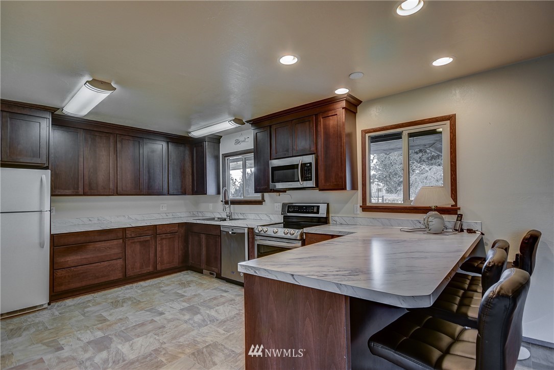 787 Silver Lake Road Oak Harbor, WA 98277 - Photo 2 of 25 Gallery Image 2