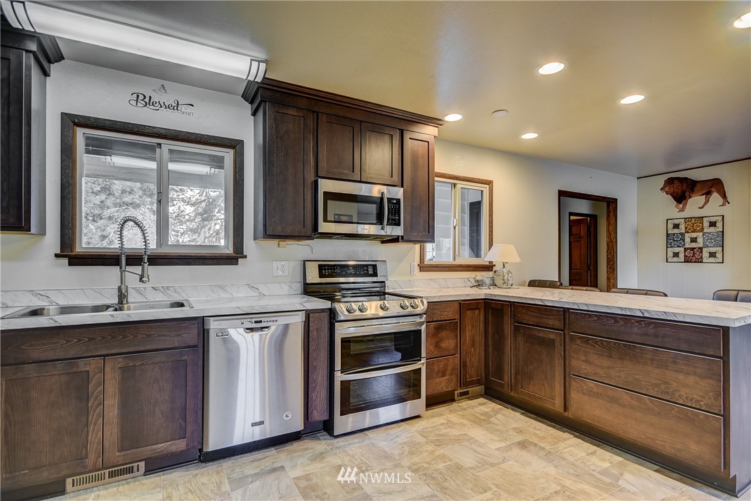 787 Silver Lake Road Oak Harbor, WA 98277 - Photo 4 of 25 Gallery Image 4