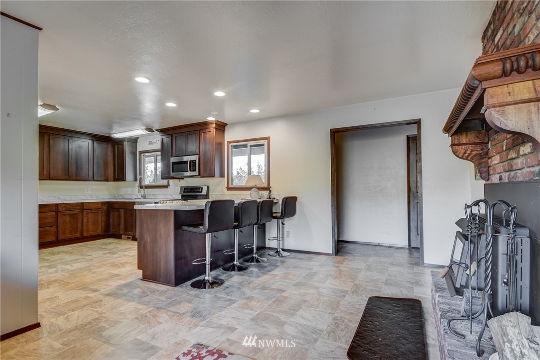 787 Silver Lake Road Oak Harbor, WA 98277 - Photo 6 of 25 Gallery Image 6