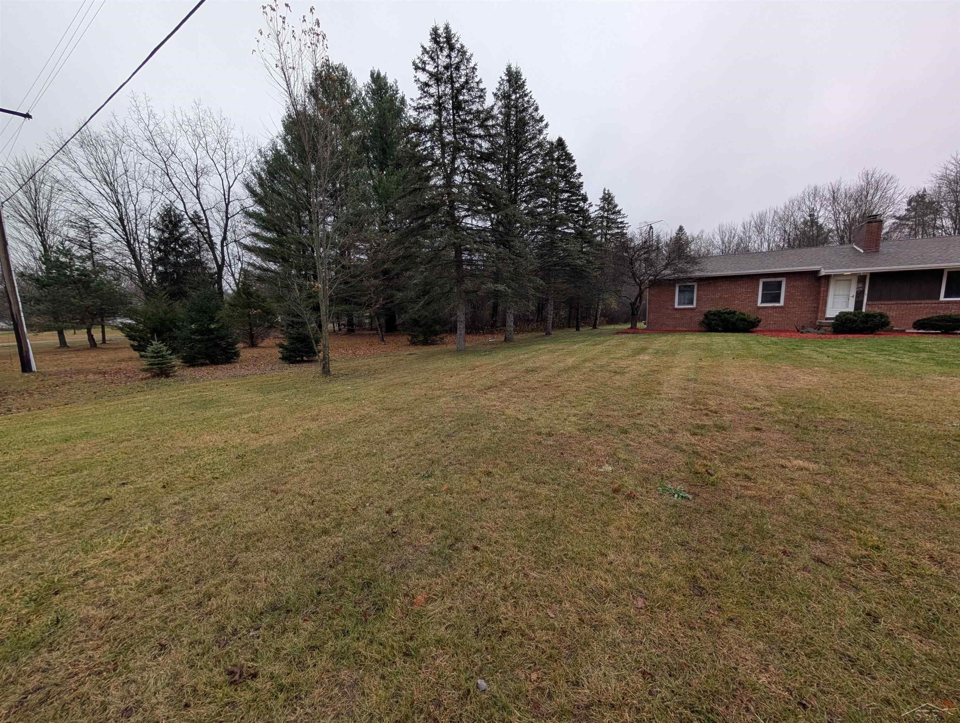 1690 East Gordonville Road Midland, MI 48640 - Photo 3 of 27 50161262-26faaa81-dd93-4c21-af45-5c16ee06dc69.JPG