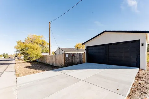 a view of a house with a garage
