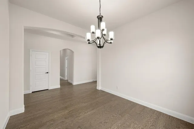 a view of a chandelier in big room and chandelier