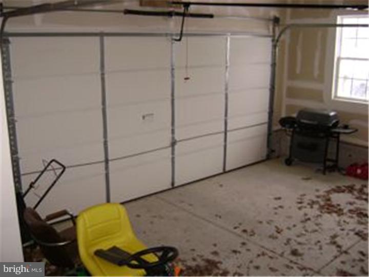 409 Georgetown Road Carneys Point, NJ 08069 - Photo 16 of 20 Garage