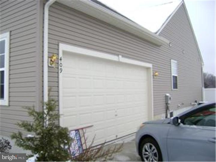 409 Georgetown Road Carneys Point, NJ 08069 - Photo 3 of 20 Garage