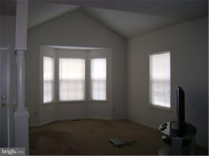 409 Georgetown Road Carneys Point, NJ 08069 - Photo 5 of 20 Living Room